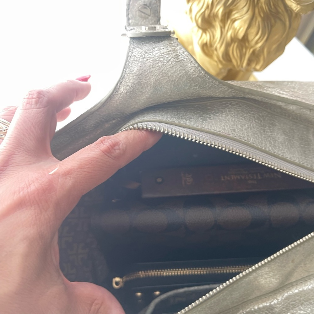 Tory Burch Metallic Silver Bombe handbag - Picture 13 of 14